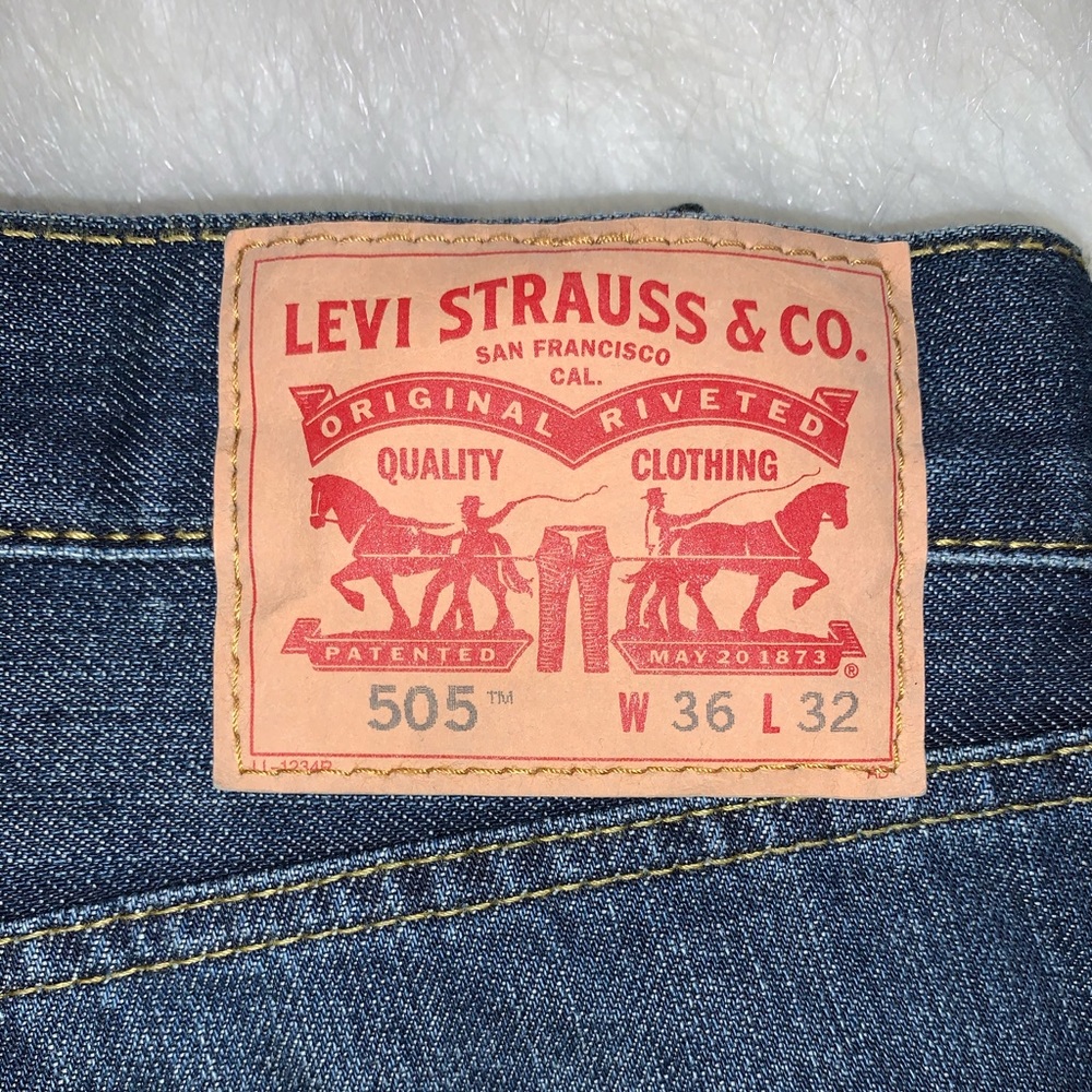 Dark blue denim Levi Jeans